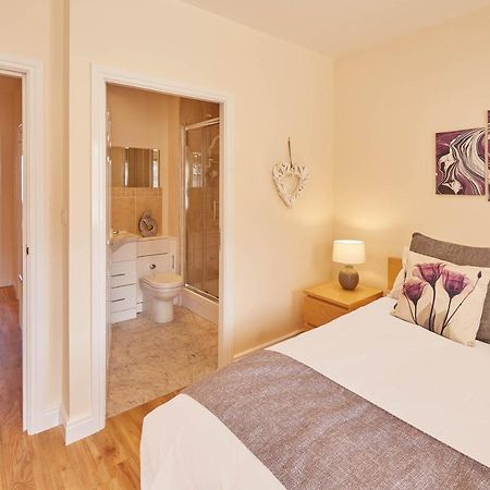 Host & Stay - The Scuttlebutt Townhouse Whitby Buitenkant foto