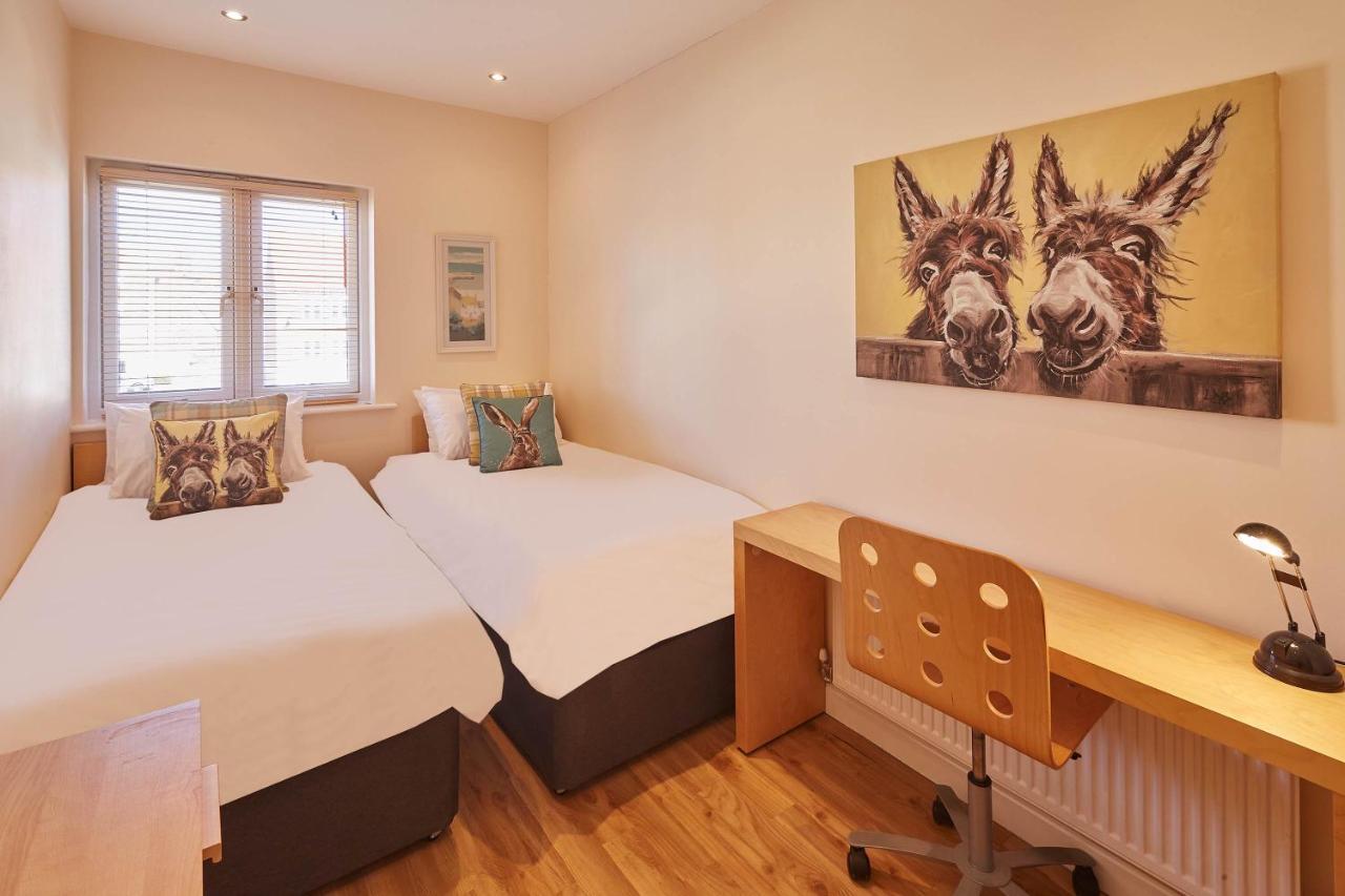 Host & Stay - The Scuttlebutt Townhouse Whitby Buitenkant foto