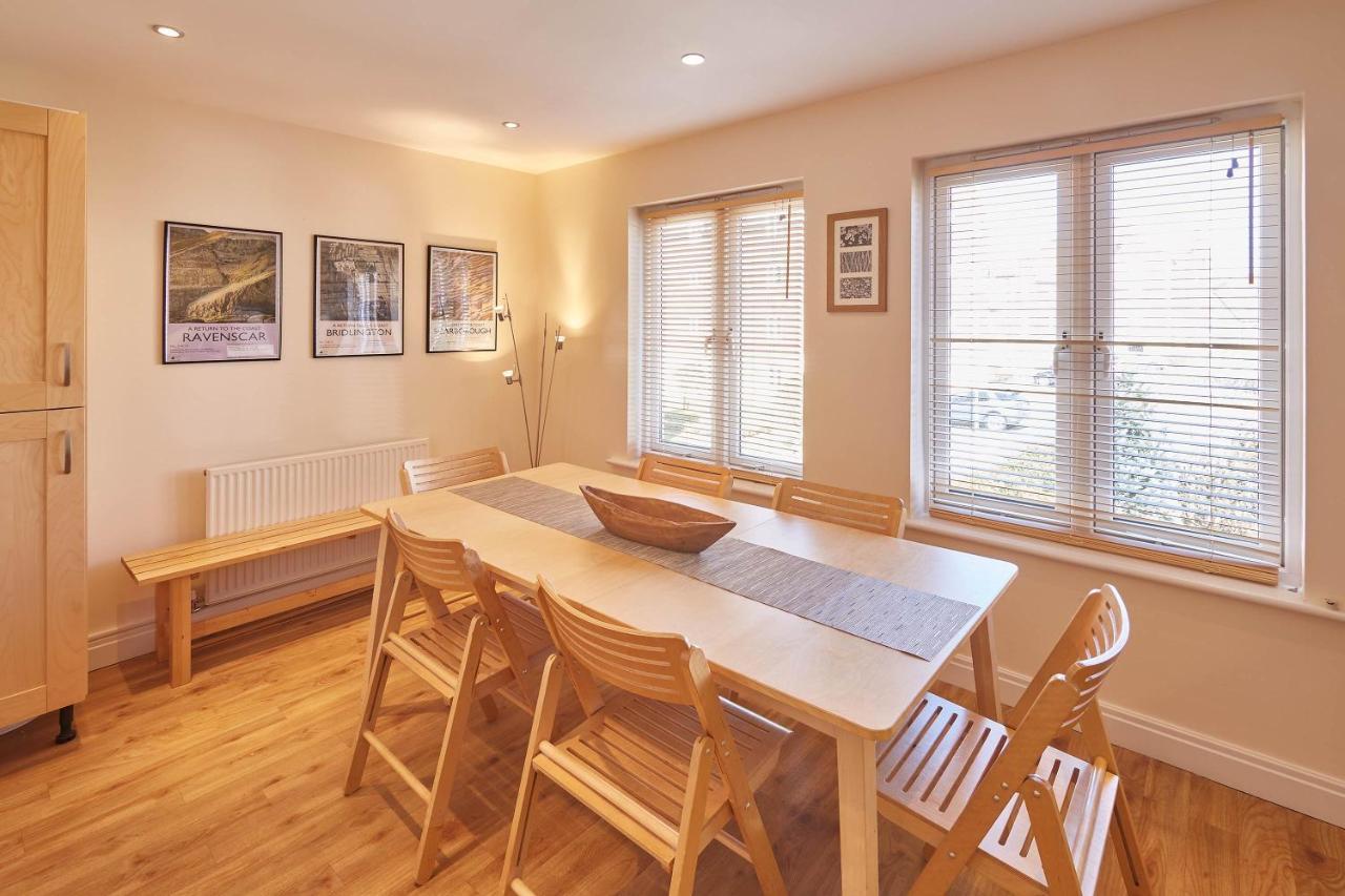 Host & Stay - The Scuttlebutt Townhouse Whitby Buitenkant foto